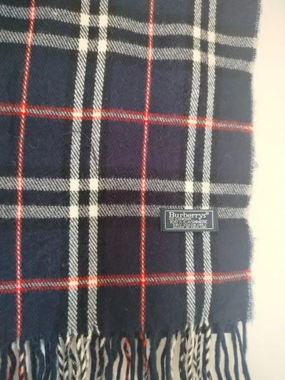 Szalik Burberry – intensywny granatowy House Check, stan nowy bez metki
